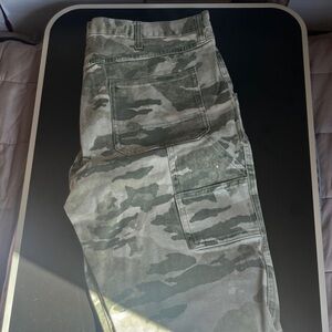 Old Navy Green Camouflage Cargo Pants